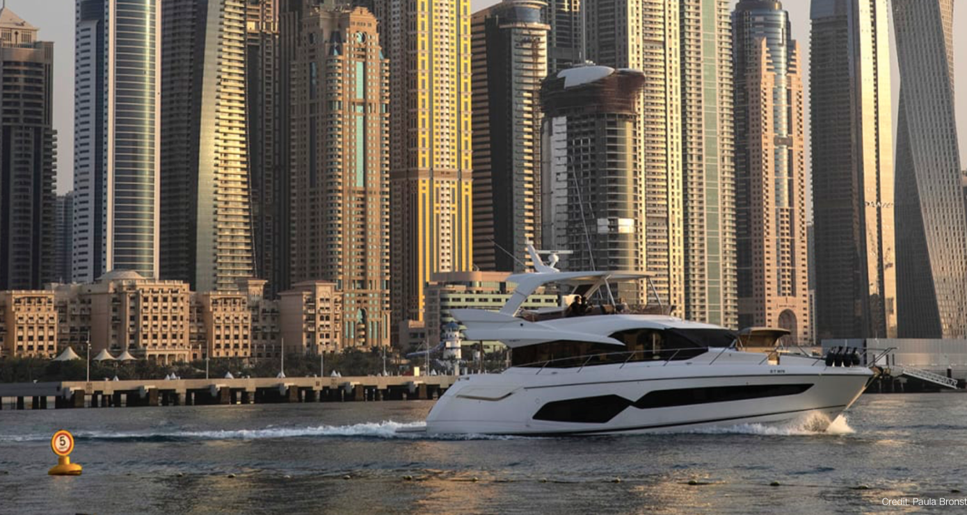 Phiên đấu giá diễn ra ở UAE. (Ảnh: CNN) Phiên đấu giá diễn ra ở UAE. (Ảnh: CNN)