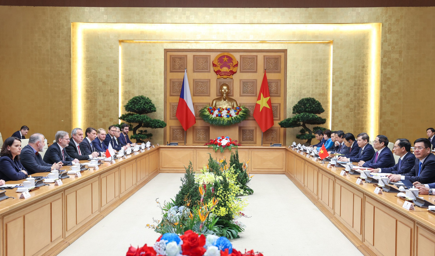 Hai Thủ tướng và quan chức cấp cao hai nước tiến hành hội đàm. (Ảnh: Đoàn Bắc)