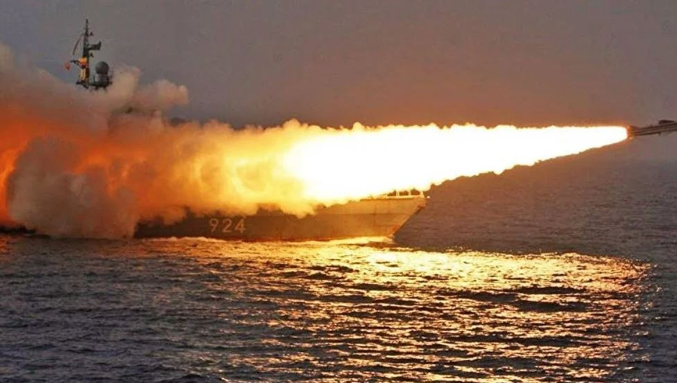 Tàu chiến thuộc Hạm đội Thái Bình Dương của Nga phóng thử tên lửa siêu thanh Moskit trên Biển Nhật Bản, tháng 3/2023. (Ảnh: RT) Tàu chiến thuộc Hạm đội Thái Bình Dương của Nga phóng thử tên lửa siêu thanh Moskit trên Biển Nhật Bản, tháng 3/2023. (Ảnh: RT)