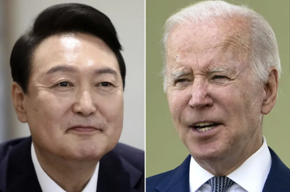 Tổng thống Hàn Quốc Yoon Suk-yeol (trái) và Tổng thống Mỹ Joe Biden. (Ảnh: AP) Tổng thống Hàn Quốc Yoon Suk-yeol (trái) và Tổng thống Mỹ Joe Biden. (Ảnh: AP)