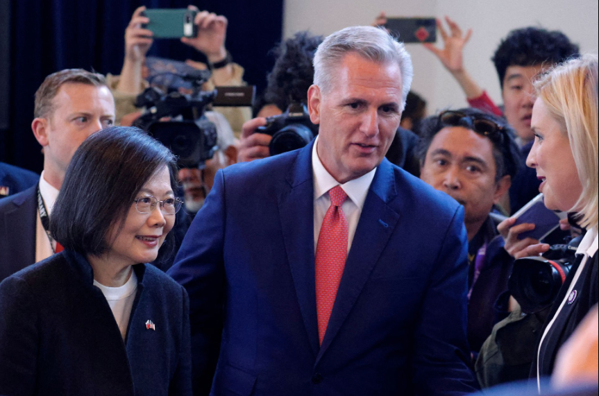 Bà Thái Anh Văn trong cuộc gặp Chủ tịch Hạ viện Mỹ Kevin McCarthy. (Ảnh: Reuters)