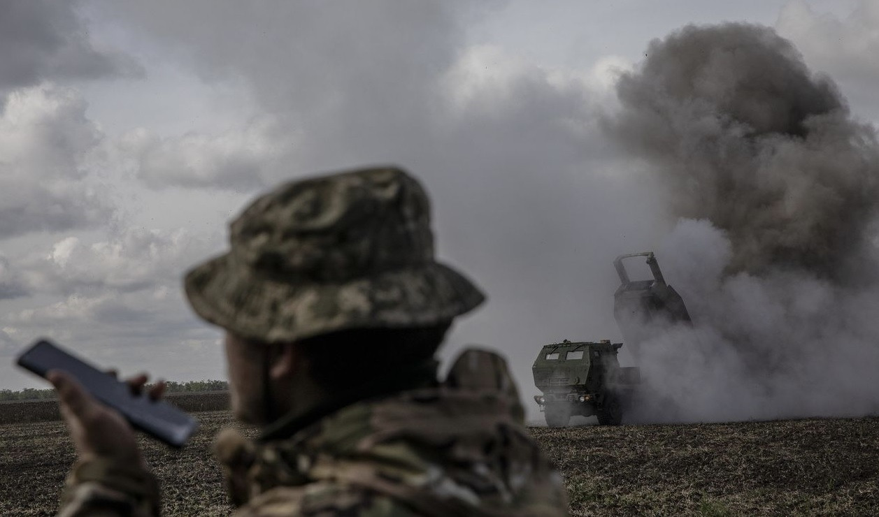 Một hệ thống lựu pháo HIMARS trên chiến trường Ukraine. (Ảnh: AP) Một hệ thống lựu pháo HIMARS trên chiến trường Ukraine. (Ảnh: AP)