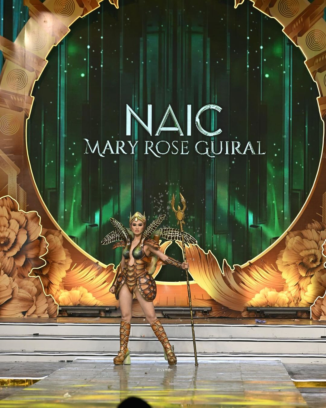 Người đẹp Mary Rose - đại diện tỉnh Naic bị ngất xỉu trên sân khấu sau màn trình diễn trang phục dân tộc.