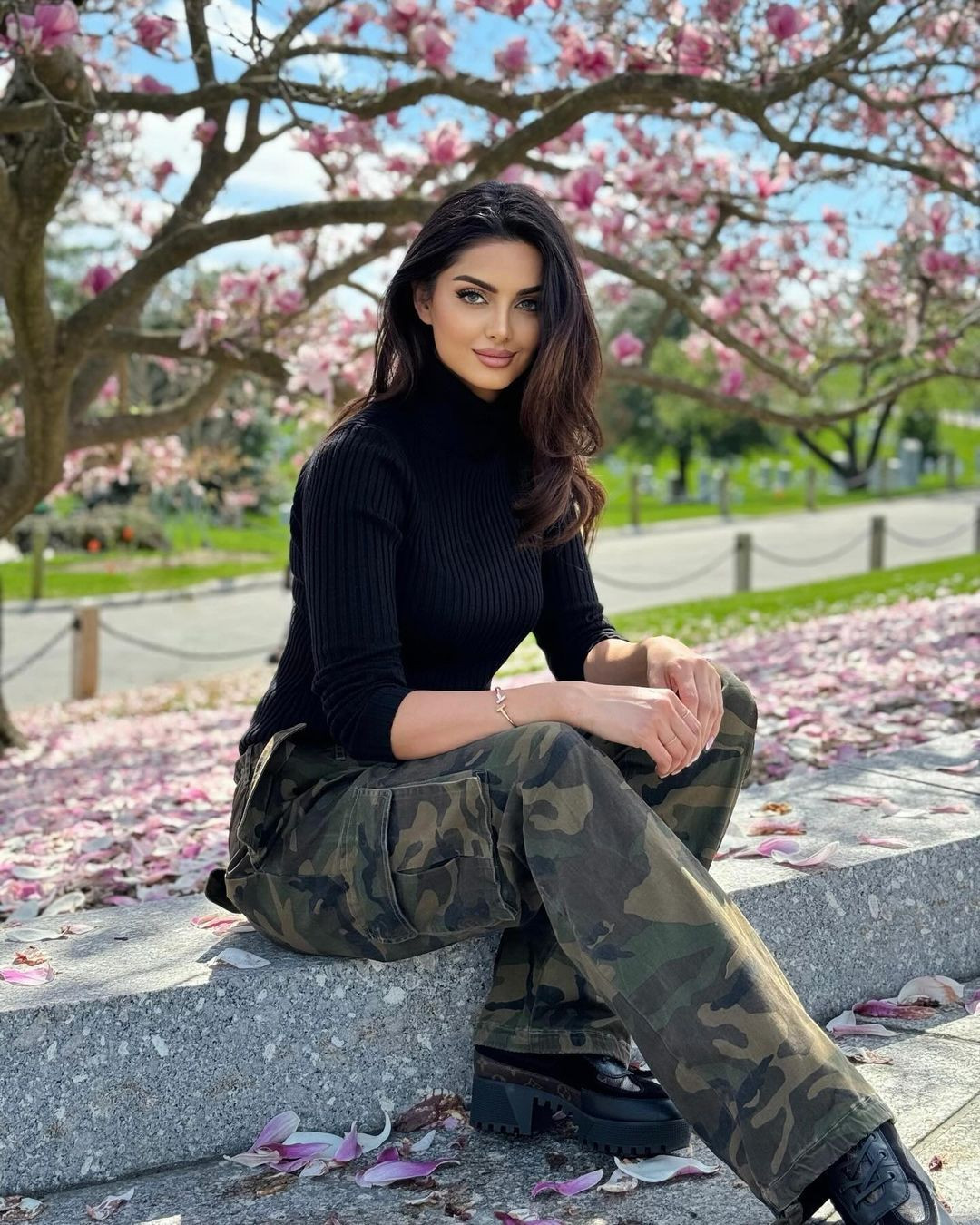 Cô có trang cá nhân với hơn 4,4 triệu người theo dõi - một con số đáng mơ ước với những người nổi tiếng trên mạng xã hội.