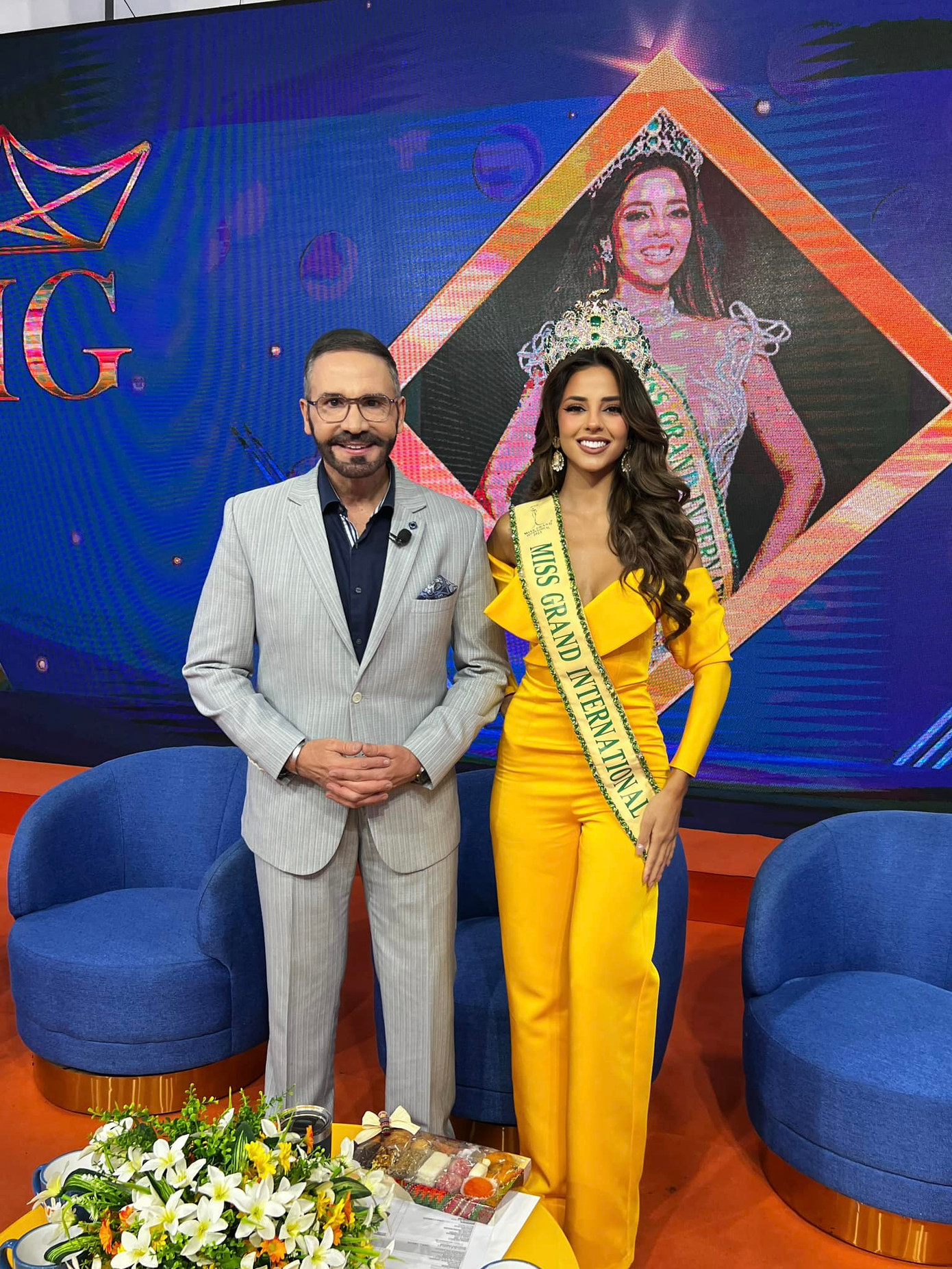 Luciana trả lời phỏng vấn đài truyền hình ở Guatemala.