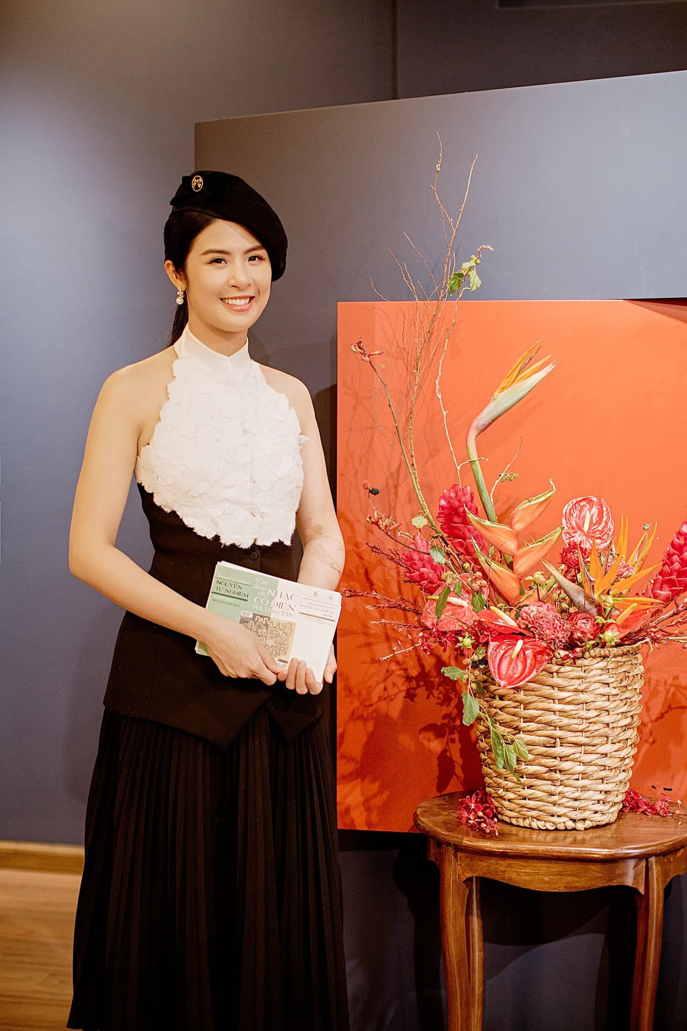 Ngọc Hân tham gia tổ chức triển lãm tranh nghệ thuật trong thời gian gần đây.