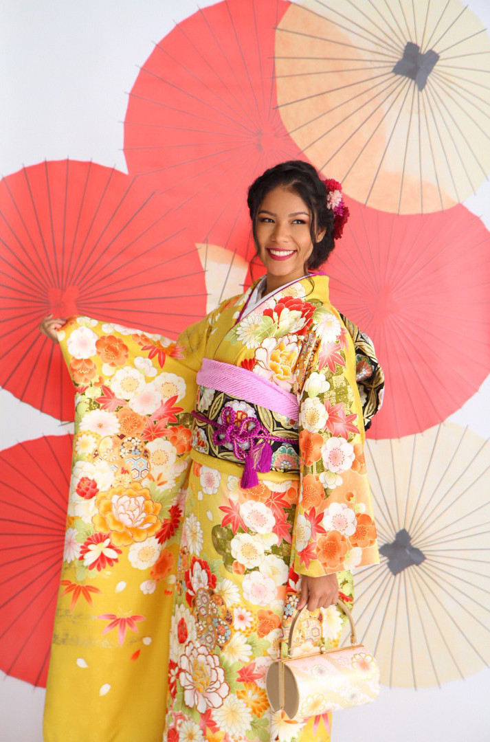 Người đẹp có gương mặt đậm chất châu Á và hình thể khỏe khoắn, quyến rũ đậm chất Latinh.