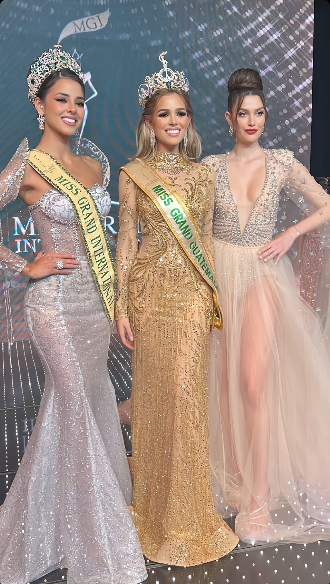 Ngày 1/5 đã diễn ra chung kết cuộc thi Hoa hậu Hòa bình Guatemala 2024. Chung cuộc, người đẹp Cristina Gonzalo đăng quang ngôi vị cao nhất. Sau chung kết, Cristina Gonzalo chụp ảnh cùng đương kim Hoa hậu Hòa bình Quốc tế 2023 Luciana Fuster và Hoa hậu Hòa bình Quốc tế 2022 Isabella Menin. Người đẹp Guatemala bị chê lép vế so với Luciana Fuster và Isabella Menin. Các fan cho rằng cách trang điểm, làm tóc khiến tân Hoa hậu Hòa bình Guatemala bị già.