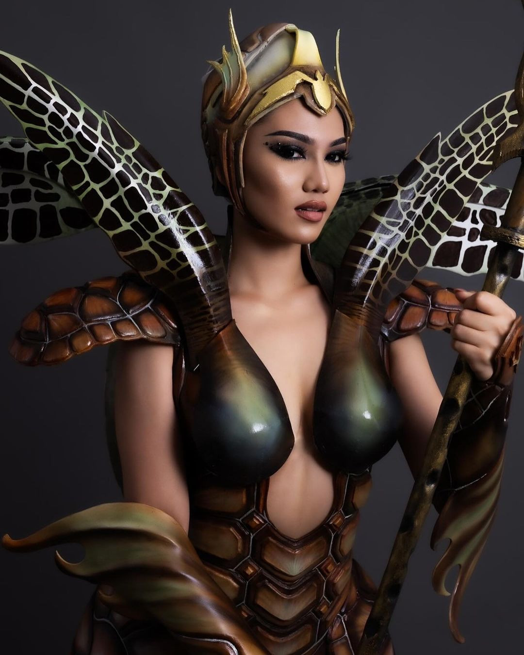 Người đẹp Mary Rose - đại diện tỉnh Naic bị ngất xỉu trên sân khấu sau màn trình diễn trang phục dân tộc.