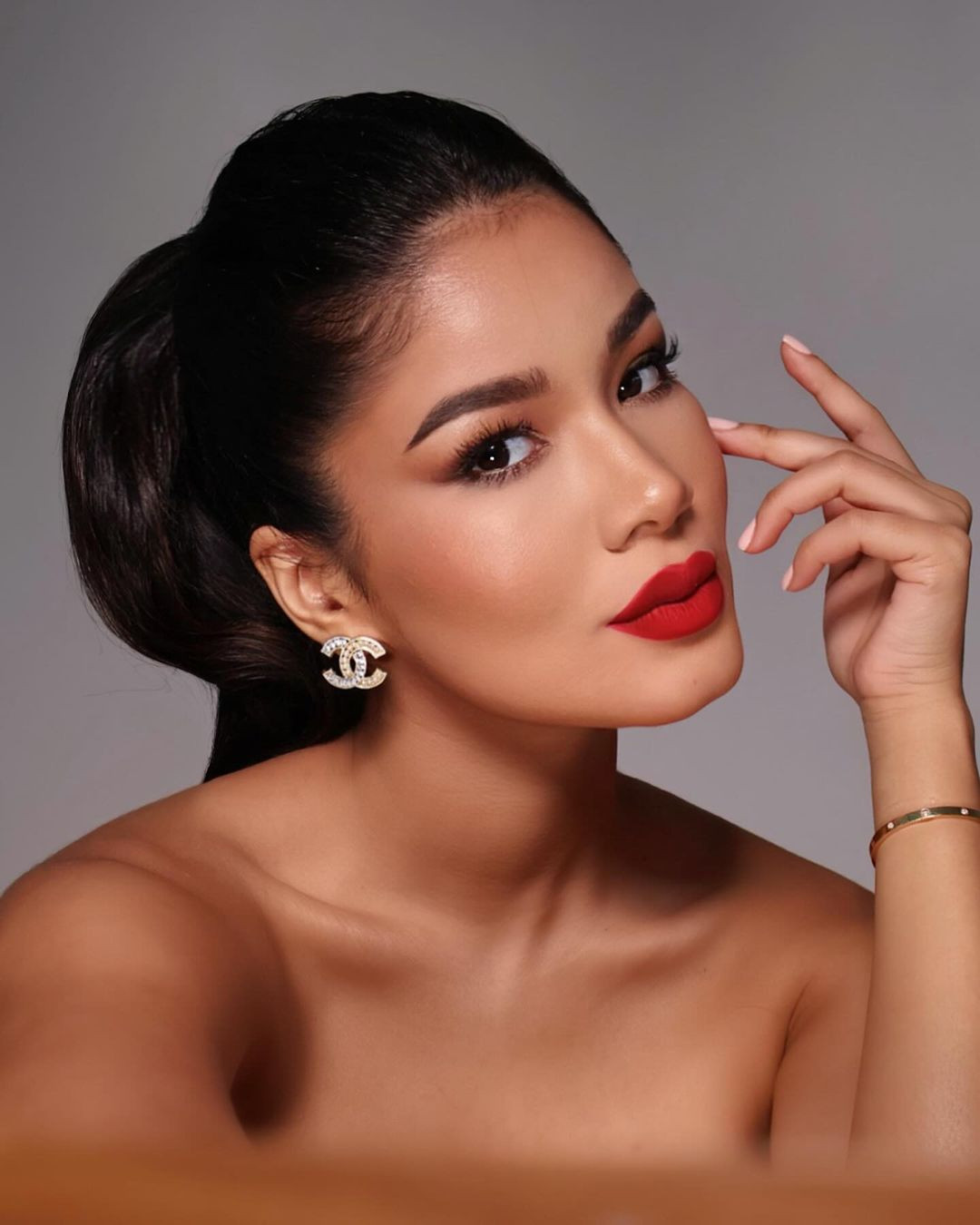 Năm ngoái, đại diện Cộng hòa Dominica tại Hoa hậu Quốc tế 2023 tổ chức ở Nhật Bản là người đẹp Yamilex Hernández. Chung cuộc, cô đã lọt vào top 15.