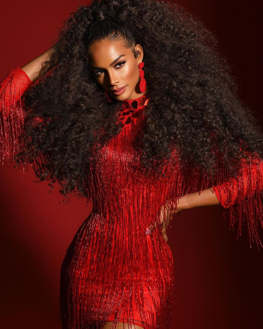 Genesis Davila sinh năm 1990, có chiều cao ấn tượng 1,83 m và body nóng bỏng đậm chất Latinh.