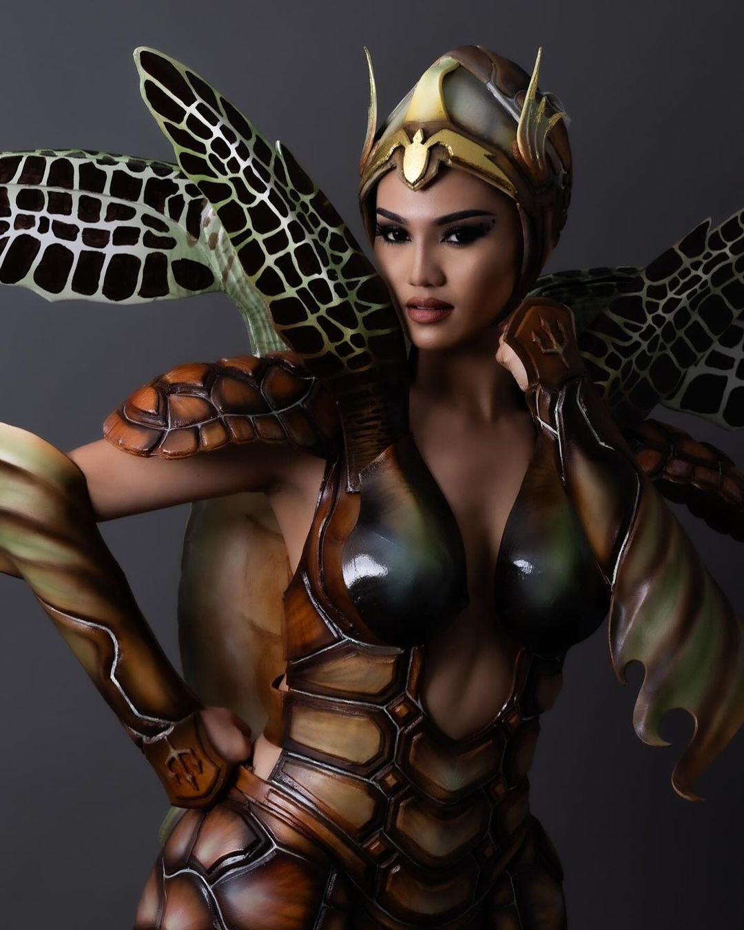 Người đẹp Mary Rose - đại diện tỉnh Naic bị ngất xỉu trên sân khấu sau màn trình diễn trang phục dân tộc.