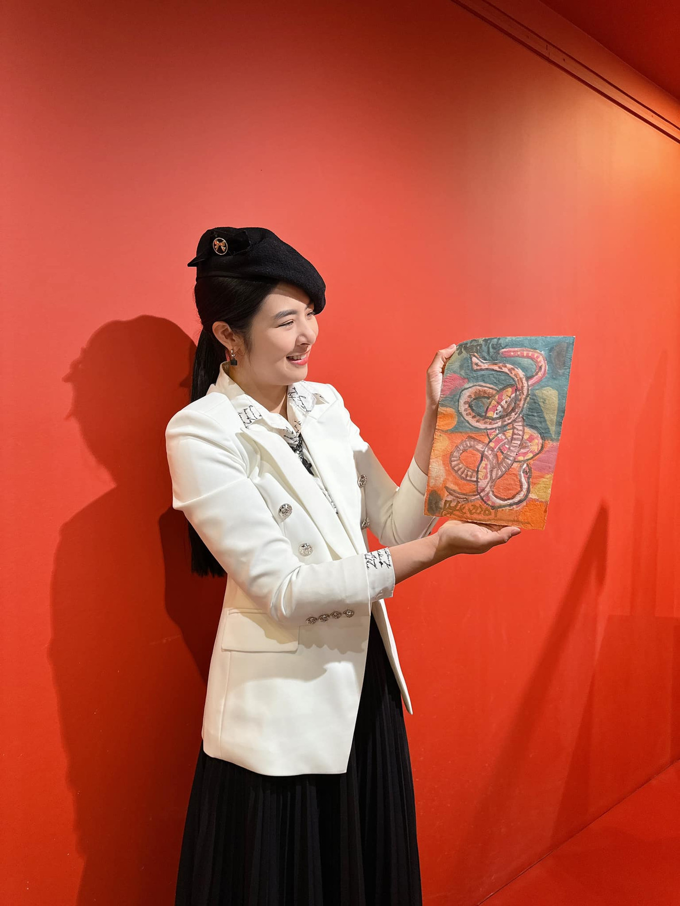 Ngọc Hân tham gia tổ chức triển lãm tranh nghệ thuật trong thời gian gần đây.