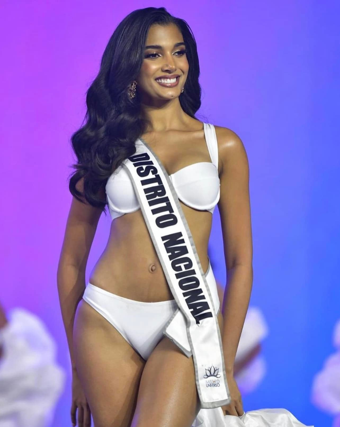 Celinee Santos trong đêm chung kết Hoa hậu Hoàn vũ Cộng hòa Dominica 2024.