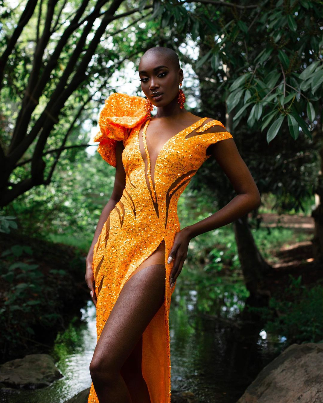 Safiétou Kabengele đang là huấn luyện viên catwalk. Người đẹp được đánh giá cao về kỹ năng trình diễn và biểu cảm trước ống kính.