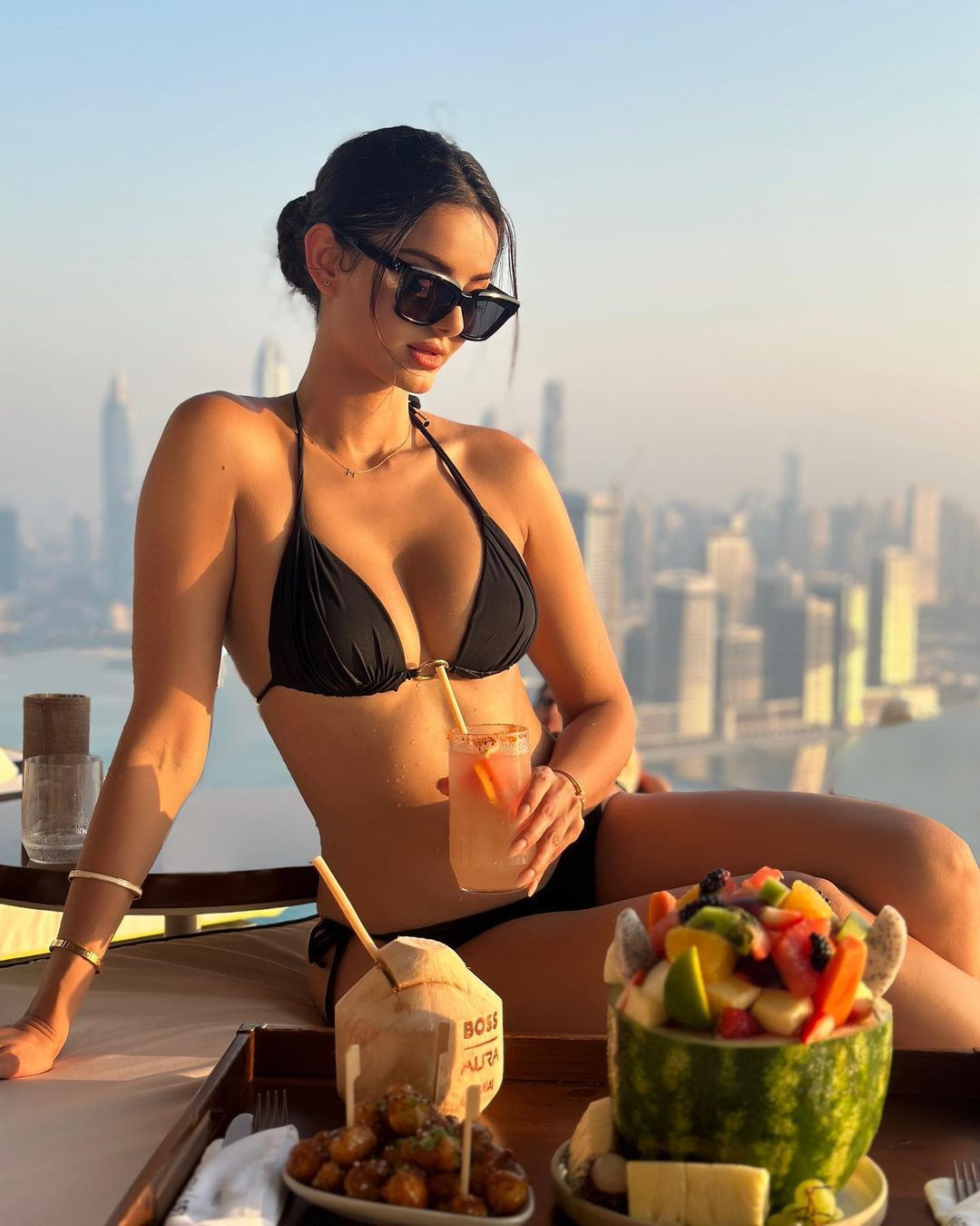 Người đẹp có chiều cao ấn tượng 1,78 m và số đo ba vòng nóng bỏng 86-63-91 cm.