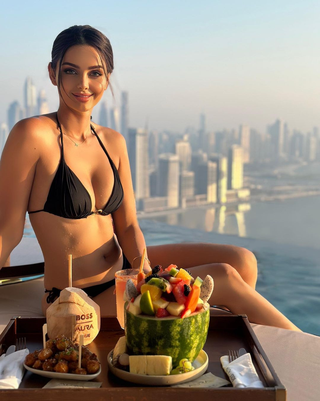 Người đẹp có chiều cao ấn tượng 1,78 m và số đo ba vòng nóng bỏng 86-63-91 cm.