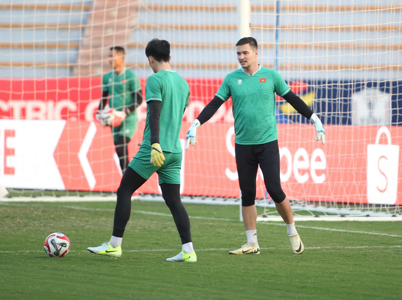 HLV Kim Sang-sik sử dụng luân phiên cả Đình Triệu và Nguyễn Filip trong chiến dịch ASEAN Cup 2024. (Ảnh: Anh Thắng) HLV Kim Sang-sik sử dụng luân phiên cả Đình Triệu và Nguyễn Filip trong chiến dịch ASEAN Cup 2024. (Ảnh: Anh Thắng)