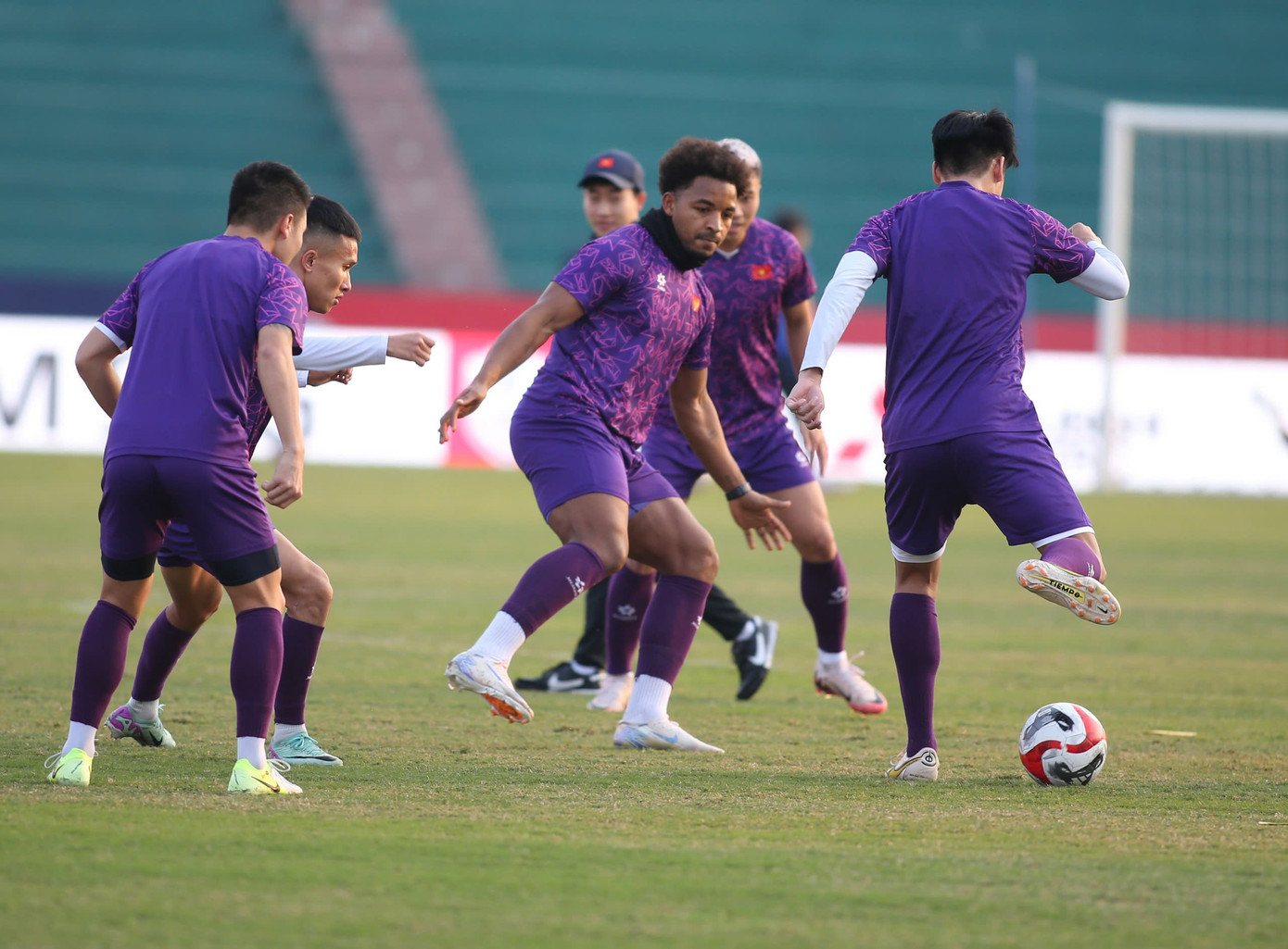 Nguyễn Xuân Son cùng các đồng đội đang có thói quen bùng nổ và giải quyết trận đấu trong hiệp hai. (Ảnh: Anh Thắng) Nguyễn Xuân Son cùng các đồng đội đang có thói quen bùng nổ và giải quyết trận đấu trong hiệp hai. (Ảnh: Anh Thắng)