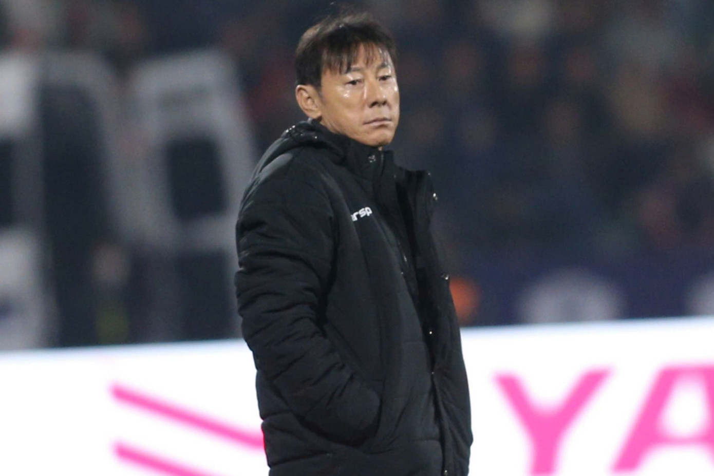 HLV Shin Tae-yong trên sân Việt Trì trong trận thua ĐT Việt Nam 0-1. (Ảnh: Quyết Thắng) HLV Shin Tae-yong trên sân Việt Trì trong trận thua ĐT Việt Nam 0-1. (Ảnh: Quyết Thắng)