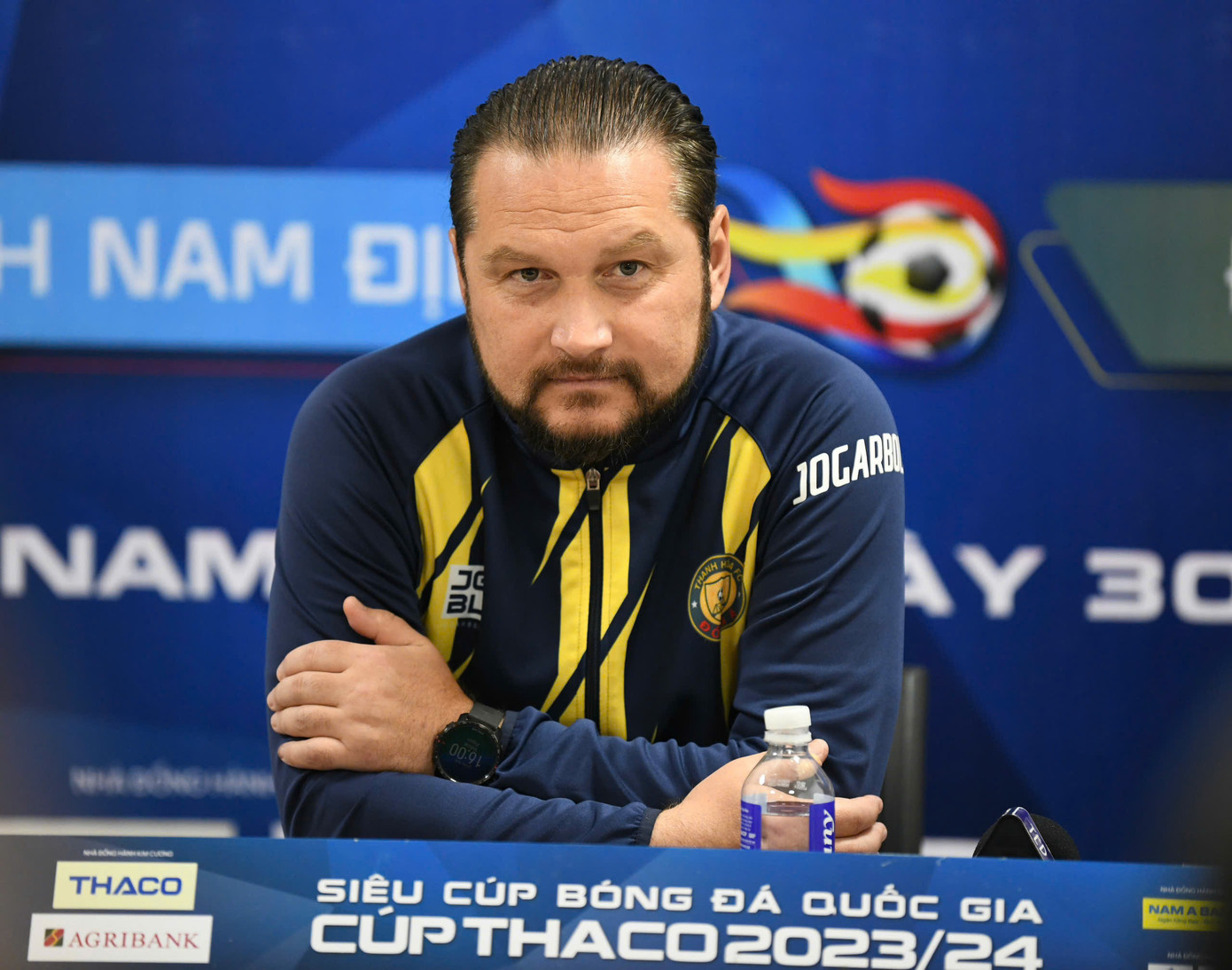 HLV của Đông Á Thanh Hóa cũng tự tin bởi đội của ông "thường thi đấu tốt những trận sân khách". HLV của Đông Á Thanh Hóa cũng tự tin bởi đội của ông "thường thi đấu tốt những trận sân khách".