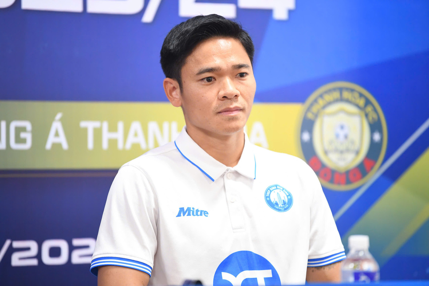 Thủ môn, đội trưởng Trần Nguyên Mạnh cam kết cùng đồng đội "sẽ cống hiến hết mình cho trận Siêu Cúp bóng đá Quốc gia 2023/2024". Thủ môn, đội trưởng Trần Nguyên Mạnh cam kết cùng đồng đội "sẽ cống hiến hết mình cho trận Siêu Cúp bóng đá Quốc gia 2023/2024".