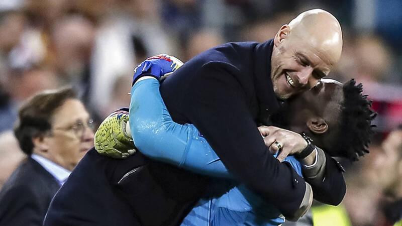 Onana là thủ môn yêu thích của Ten Hag ở Ajax bởi những phẩm chất phù hợp với triết lý. (Ảnh: Getty Images)