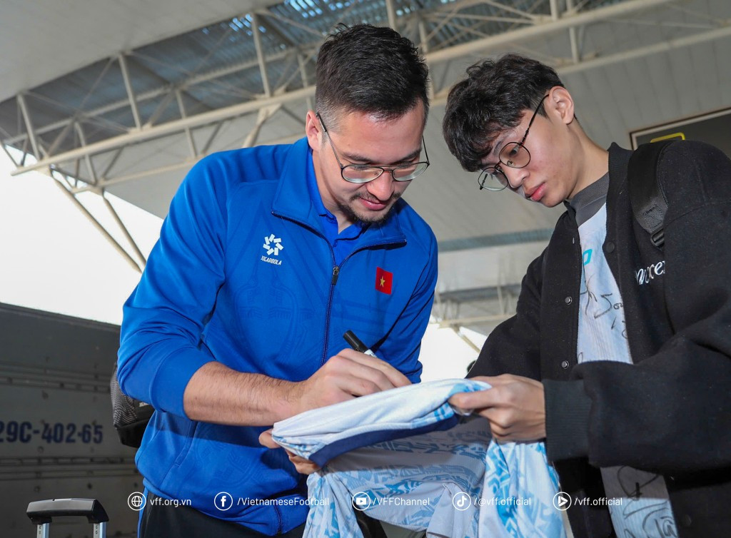 Chỉ cần một trận đấu ấn tượng nữa, ĐT Việt Nam sẽ ngự trị đỉnh cao bóng đá Đông Nam Á. Chỉ cần một trận đấu ấn tượng nữa, ĐT Việt Nam sẽ ngự trị đỉnh cao bóng đá Đông Nam Á.