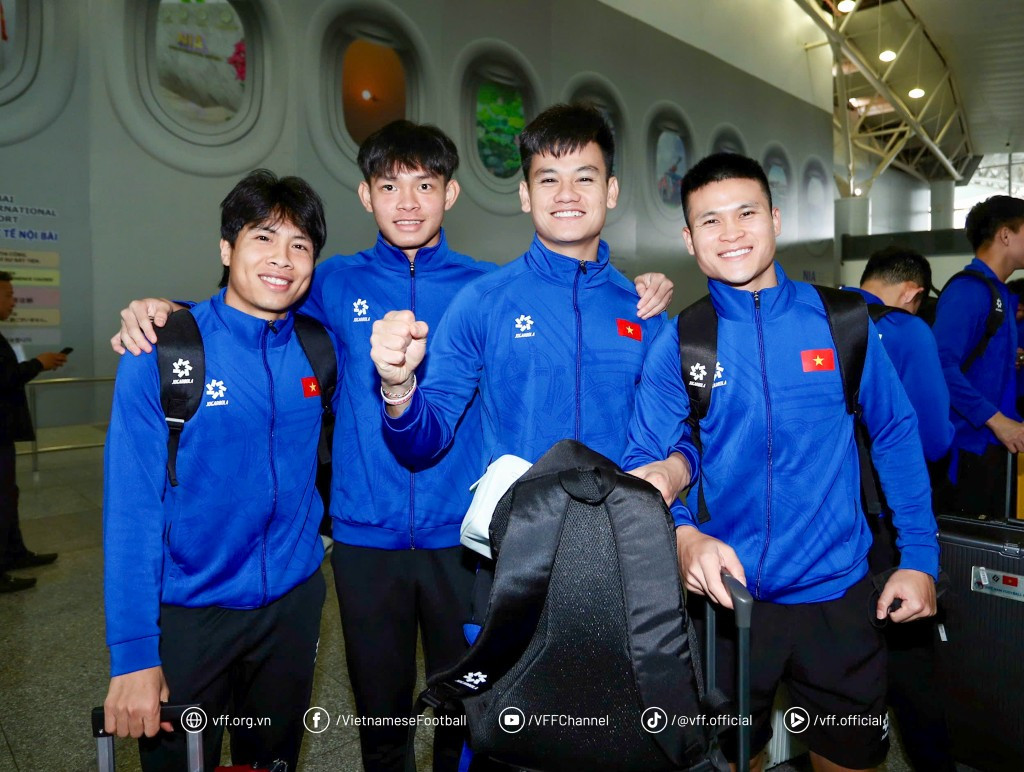 Tinh thần các tuyển thủ Việt Nam đang lên rất cao, háo hức bước vào trận cuối cùng trên đất Thái Lan. Tinh thần các tuyển thủ Việt Nam đang lên rất cao, háo hức bước vào trận cuối cùng trên đất Thái Lan.