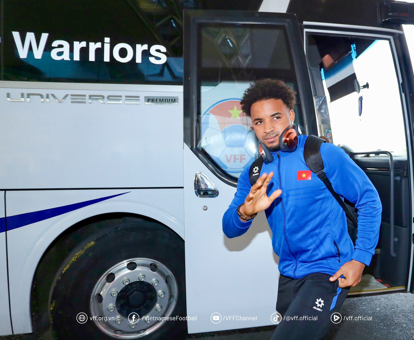 Nguyễn Xuân Son đang trở thành tâm điểm của mọi chú ý, sau những màn thể hiện xuất sắc giúp ĐT Việt Nam tiến gần tới ngôi vô địch. Nguyễn Xuân Son đang trở thành tâm điểm của mọi chú ý, sau những màn thể hiện xuất sắc giúp ĐT Việt Nam tiến gần tới ngôi vô địch.