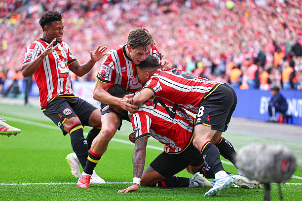 Sunderland trở lại Ngoại hạng Anh nhờ bàn thắng phút bù giờ của cầu thủ 19 tuổi ảnh 25 Sunderland trở lại Ngoại hạng Anh nhờ bàn thắng phút bù giờ của cầu thủ 19 tuổi ảnh 25