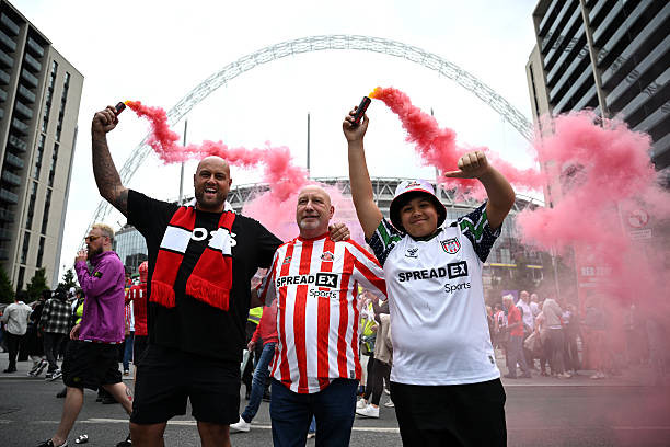 Sunderland trở lại Ngoại hạng Anh nhờ bàn thắng phút bù giờ của cầu thủ 19 tuổi ảnh 3 Sunderland trở lại Ngoại hạng Anh nhờ bàn thắng phút bù giờ của cầu thủ 19 tuổi ảnh 3