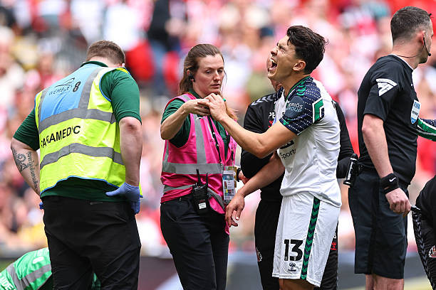 Sunderland trở lại Ngoại hạng Anh nhờ bàn thắng phút bù giờ của cầu thủ 19 tuổi ảnh 13 Sunderland trở lại Ngoại hạng Anh nhờ bàn thắng phút bù giờ của cầu thủ 19 tuổi ảnh 13