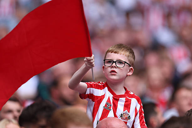 Sunderland trở lại Ngoại hạng Anh nhờ bàn thắng phút bù giờ của cầu thủ 19 tuổi ảnh 27 Sunderland trở lại Ngoại hạng Anh nhờ bàn thắng phút bù giờ của cầu thủ 19 tuổi ảnh 27