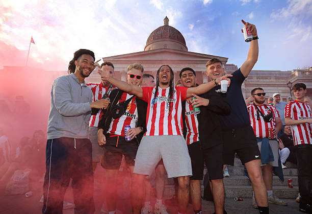 Sunderland trở lại Ngoại hạng Anh nhờ bàn thắng phút bù giờ của cầu thủ 19 tuổi ảnh 1 Sunderland trở lại Ngoại hạng Anh nhờ bàn thắng phút bù giờ của cầu thủ 19 tuổi ảnh 1