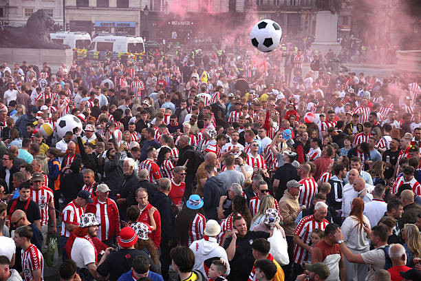 Sunderland trở lại Ngoại hạng Anh nhờ bàn thắng phút bù giờ của cầu thủ 19 tuổi ảnh 4 Sunderland trở lại Ngoại hạng Anh nhờ bàn thắng phút bù giờ của cầu thủ 19 tuổi ảnh 4