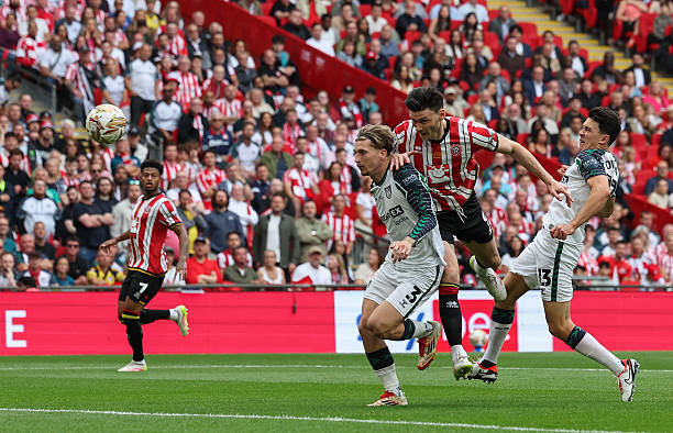 Sunderland trở lại Ngoại hạng Anh nhờ bàn thắng phút bù giờ của cầu thủ 19 tuổi ảnh 11 Sunderland trở lại Ngoại hạng Anh nhờ bàn thắng phút bù giờ của cầu thủ 19 tuổi ảnh 11