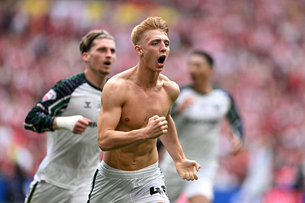 Sunderland trở lại Ngoại hạng Anh nhờ bàn thắng phút bù giờ của cầu thủ 19 tuổi ảnh 35 Sunderland trở lại Ngoại hạng Anh nhờ bàn thắng phút bù giờ của cầu thủ 19 tuổi ảnh 35