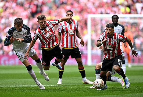 Sunderland trở lại Ngoại hạng Anh nhờ bàn thắng phút bù giờ của cầu thủ 19 tuổi ảnh 14 Sunderland trở lại Ngoại hạng Anh nhờ bàn thắng phút bù giờ của cầu thủ 19 tuổi ảnh 14