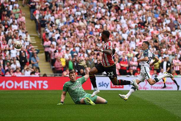 Sunderland trở lại Ngoại hạng Anh nhờ bàn thắng phút bù giờ của cầu thủ 19 tuổi ảnh 19 Sunderland trở lại Ngoại hạng Anh nhờ bàn thắng phút bù giờ của cầu thủ 19 tuổi ảnh 19