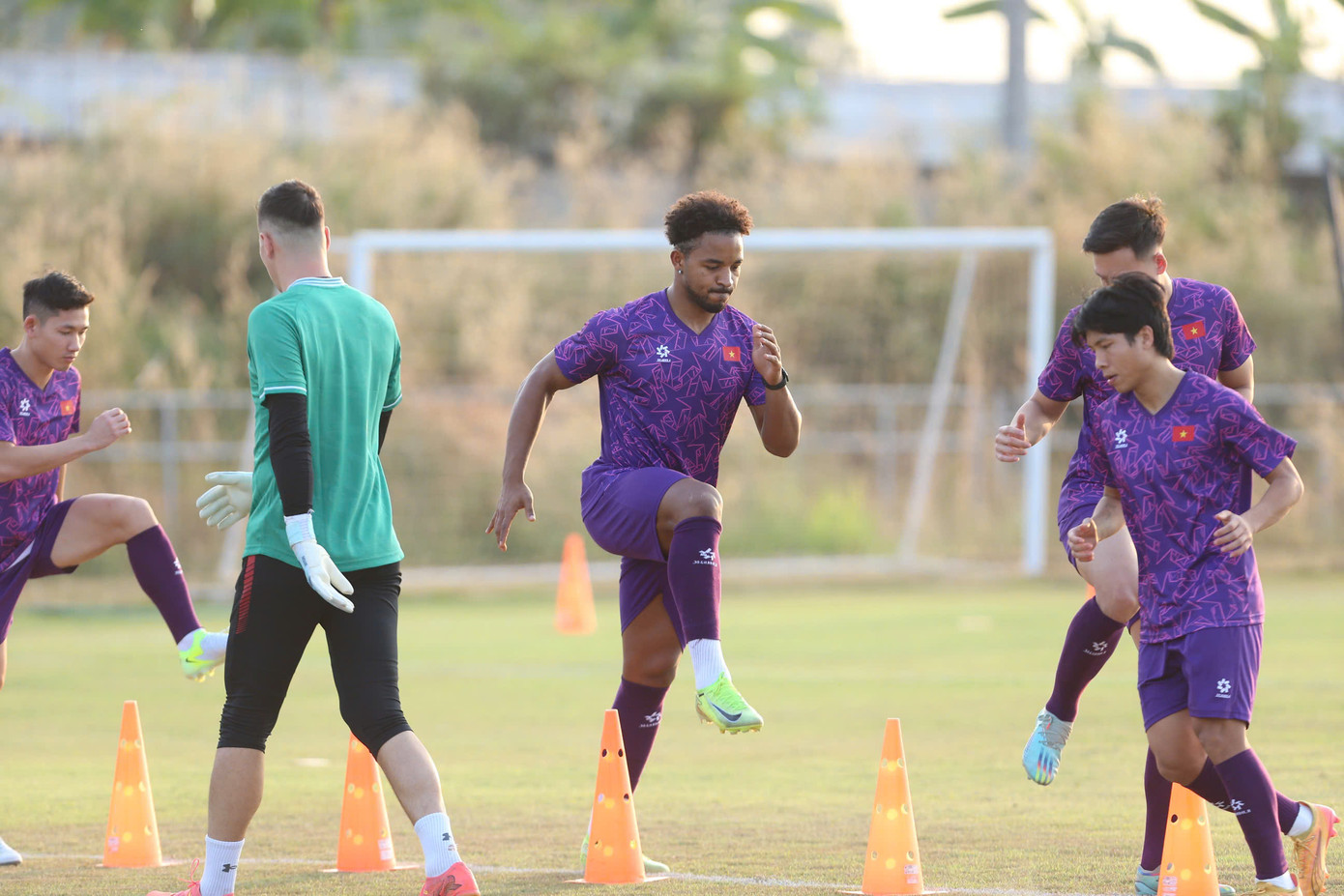 Nguyễn Xuân Son trong buổi tập đầu tiên cùng đội tuyển. (Ảnh: Đức Cường) Nguyễn Xuân Son trong buổi tập đầu tiên cùng đội tuyển. (Ảnh: Đức Cường)