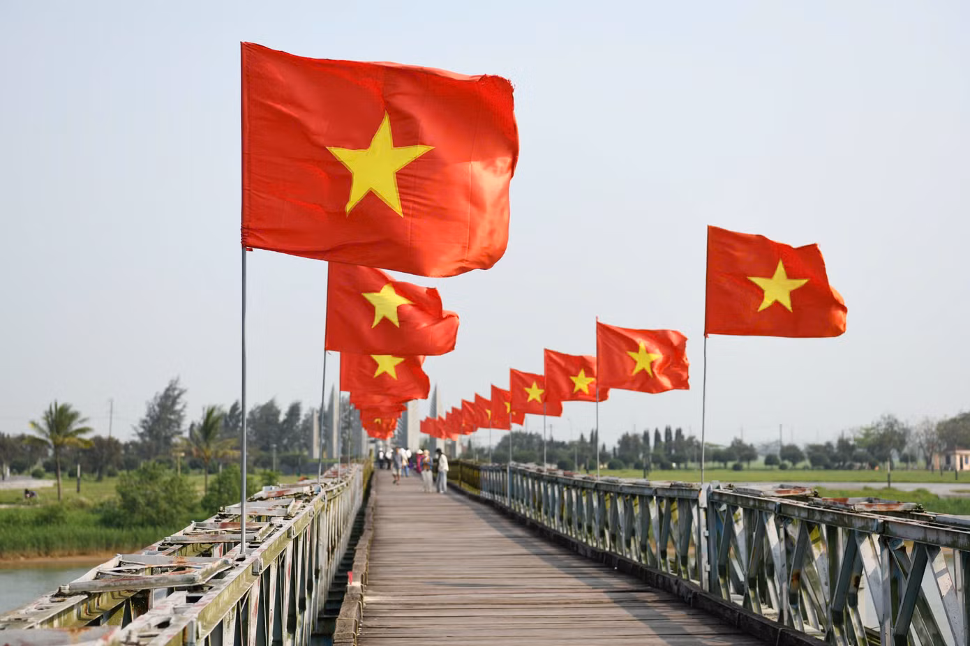 Lễ Thượng cờ Tổ quốc bên Đôi bờ Hiền Lương - Bến Hải ảnh 1