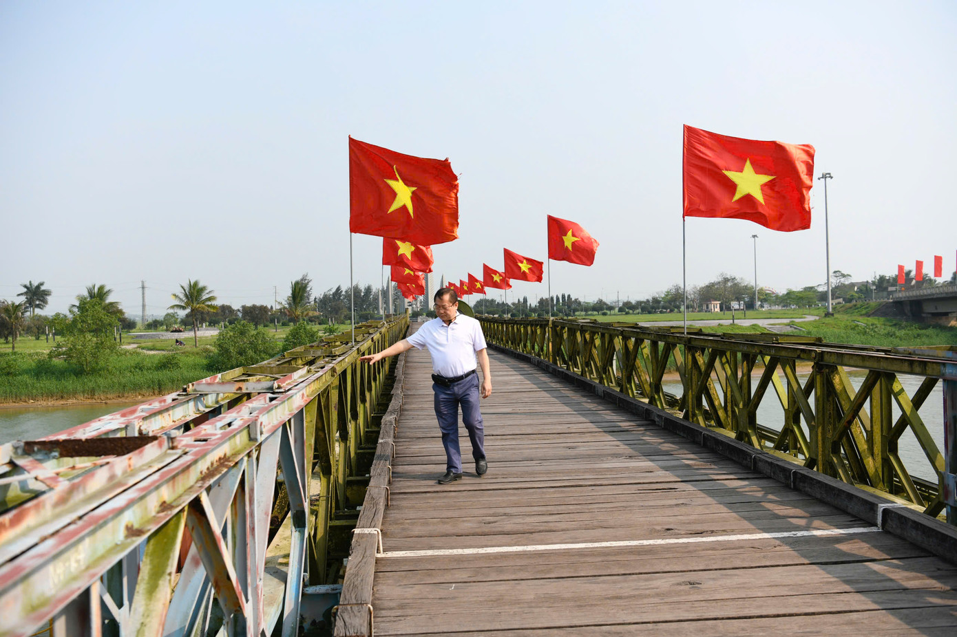 Nhà báo Lê Xuân Sơn - nguyên Tổng biên tập báo Tiền Phong, người nhiều năm gắn bó với giải đấu trên cương vị đồng Trưởng ban Tổ chức, cũng có mặt trong đoàn kiểm tra của Ban tổ chức chiều ngày 27/3.