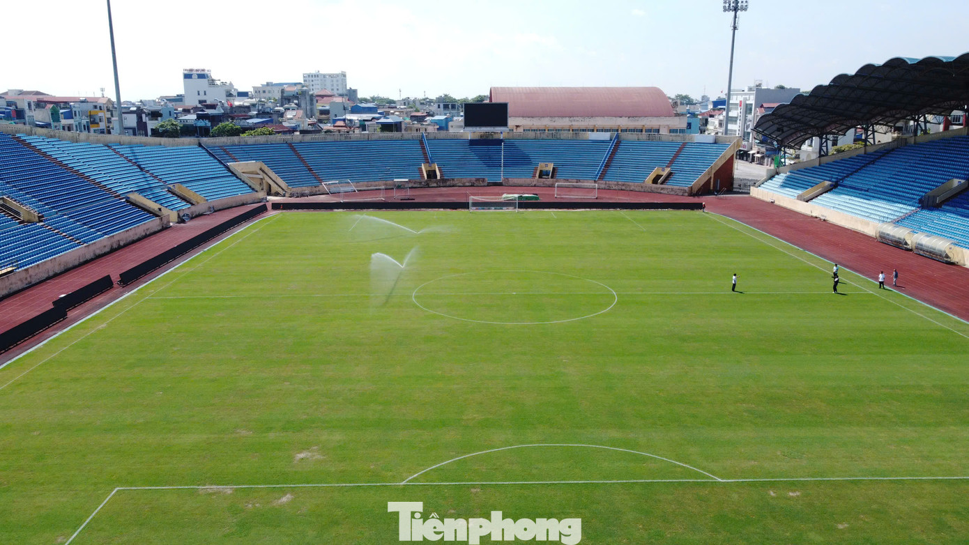 Có thể thấy, sau mùa giải V-League 2023/2024, dưới sự quản lý của Trung tâm Thể thao thành tích cao Nam Định, chất lượng mặt cỏ của sân Thiên Trường đã được phục hồi khá tốt, sẵn sàng cho mùa giải mới, bắt đầu bằng trận Siêu Cúp bóng đá Quốc gia 2023/2024. Có thể thấy, sau mùa giải V-League 2023/2024, dưới sự quản lý của Trung tâm Thể thao thành tích cao Nam Định, chất lượng mặt cỏ của sân Thiên Trường đã được phục hồi khá tốt, sẵn sàng cho mùa giải mới, bắt đầu bằng trận Siêu Cúp bóng đá Quốc gia 2023/2024.