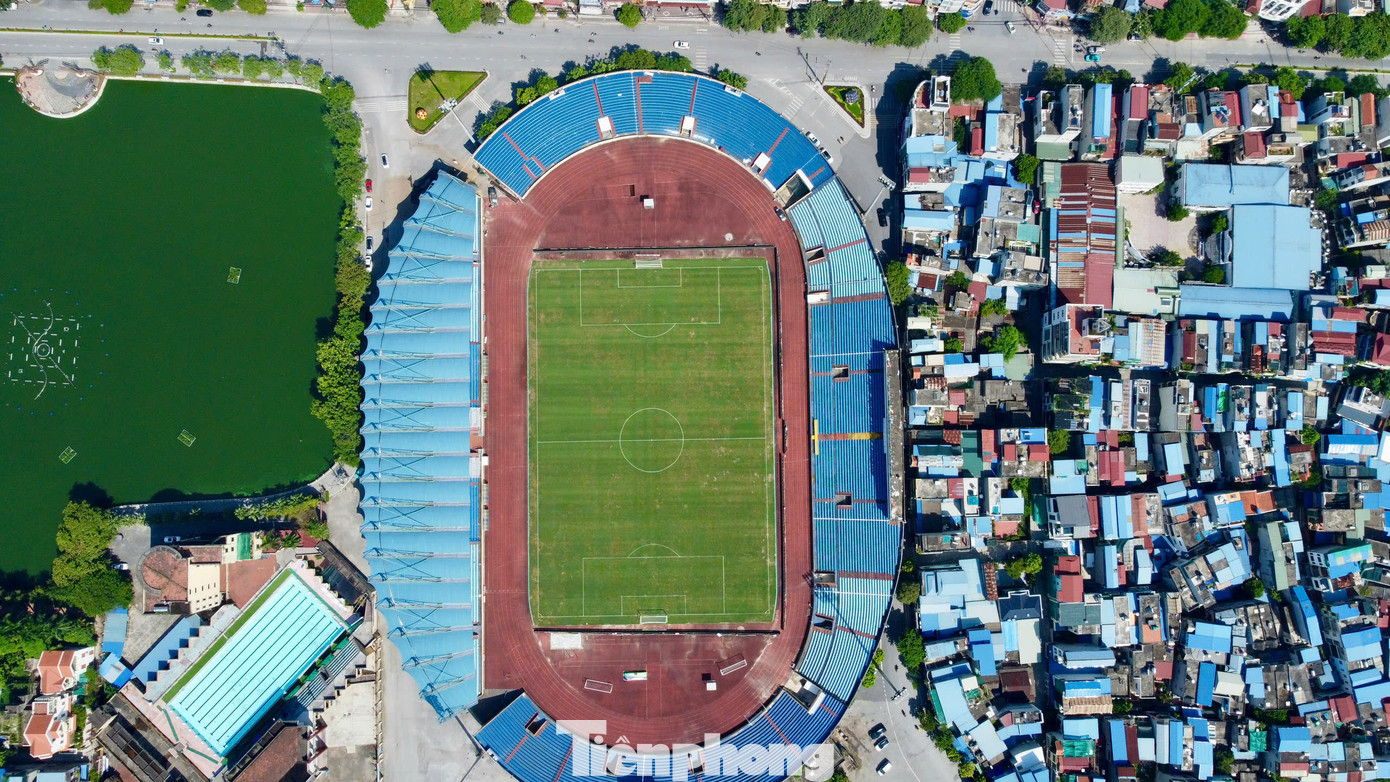 "Chúng tôi đang phối hợp chặt chẽ với các bên liên quan và báo Tiền Phong, lên kế hoạch chi tiết và tính toán rất kỹ nhiều phương án, vừa đảm bảo yếu tố chuyên môn vừa quảng bá hình ảnh đẹp nhất của con người và quê hương Nam Định tới người hâm mộ cả nước", ông Đỗ Đình Điểm cho biết. "Chúng tôi đang phối hợp chặt chẽ với các bên liên quan và báo Tiền Phong, lên kế hoạch chi tiết và tính toán rất kỹ nhiều phương án, vừa đảm bảo yếu tố chuyên môn vừa quảng bá hình ảnh đẹp nhất của con người và quê hương Nam Định tới người hâm mộ cả nước", ông Đỗ Đình Điểm cho biết.