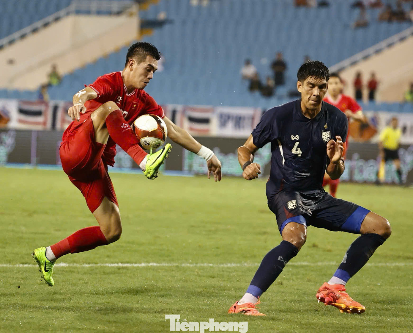 ĐT Việt Nam ghi bàn dẫn trước nhưng lại để thua 1-2 trước Thái Lan trong trận giao hữu hồi tháng 9. ĐT Việt Nam ghi bàn dẫn trước nhưng lại để thua 1-2 trước Thái Lan trong trận giao hữu hồi tháng 9.