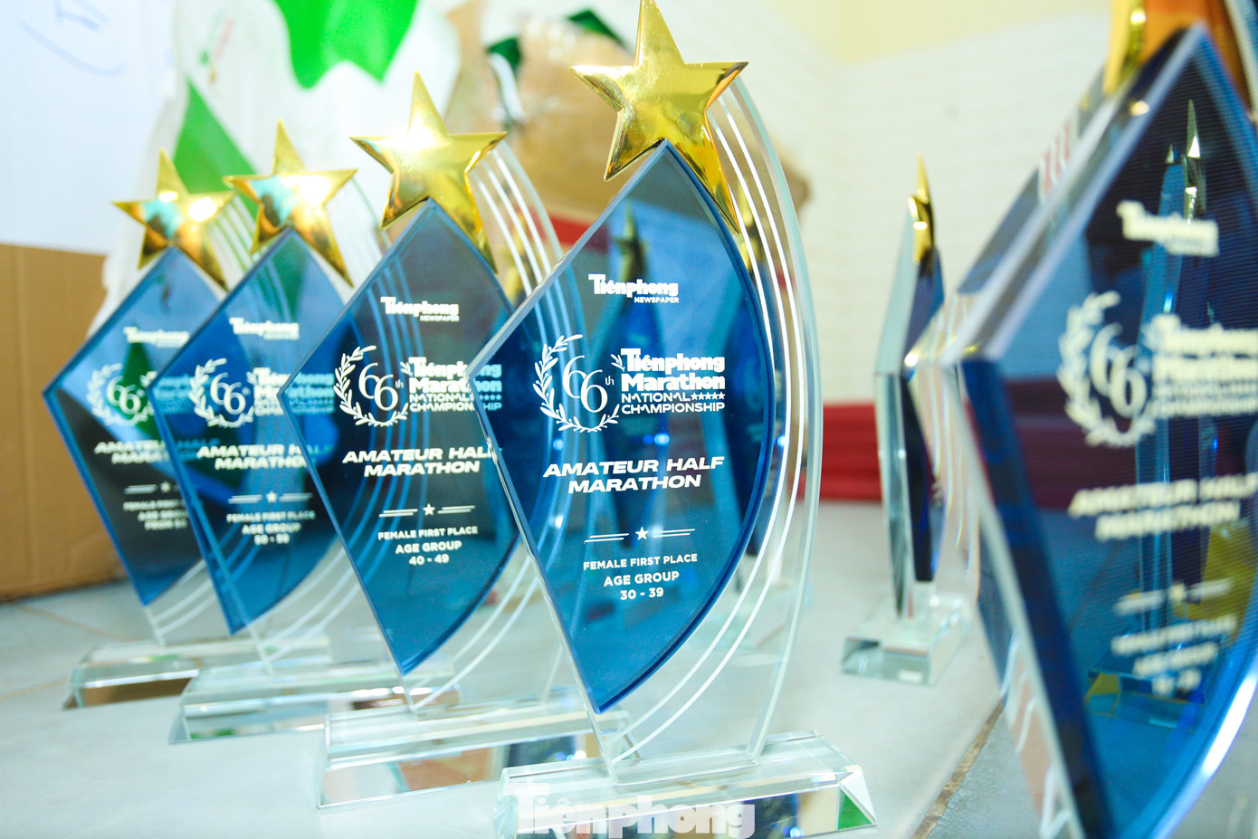 Ngoài việc giải thưởng chia làm hai hệ như mọi năm, năm nay Ban tổ chức có thêm giải thưởng chung cuộc. Cũng để khuyến khích các vận động viên hệ phong trào, Ban Tổ chức đã chia làm 5 nhóm tuổi và mỗi nhóm đều có cơ hội nhận giải”.