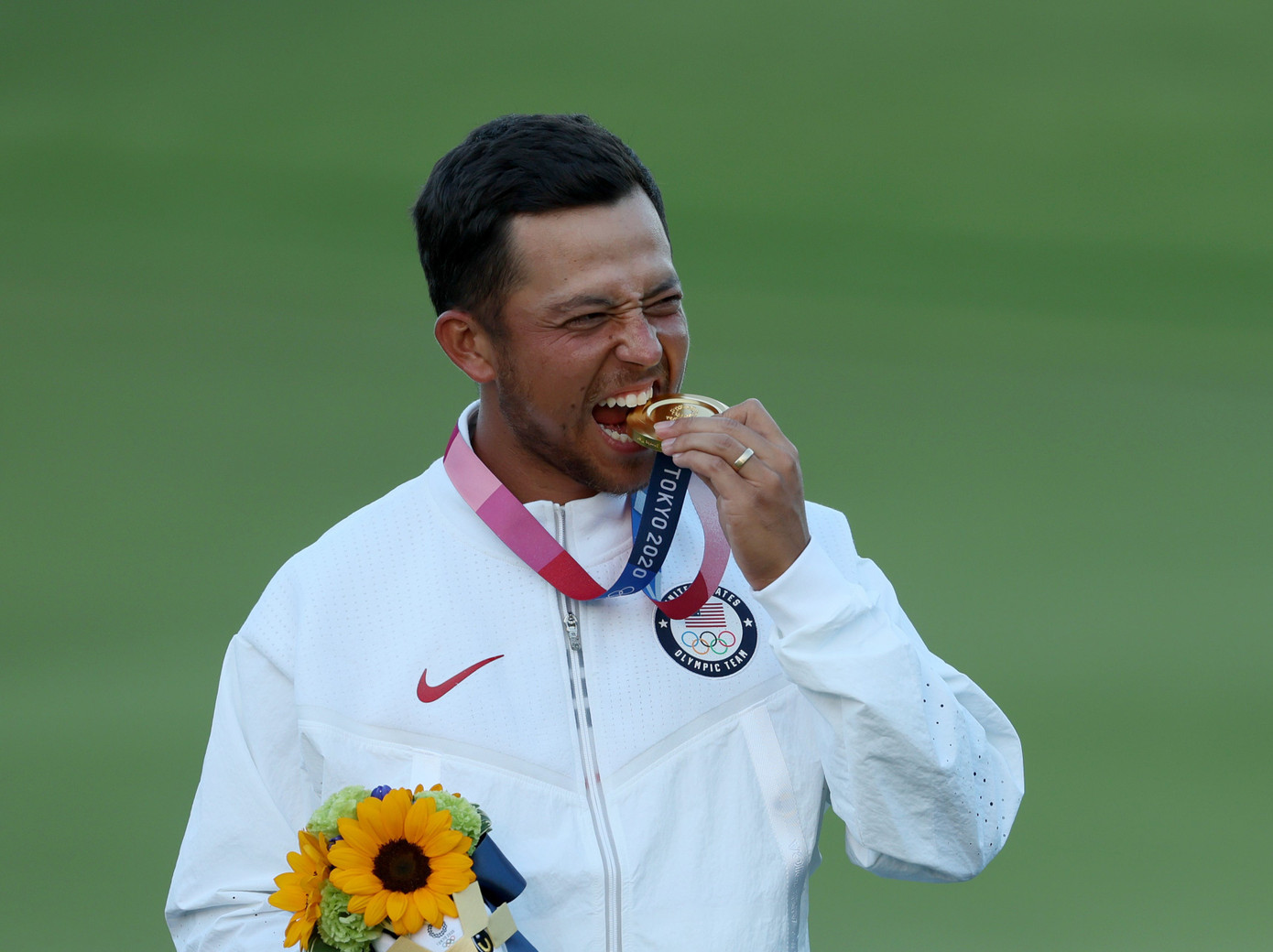 Xander Schauffele, nhà vô địch môn golf Olympic 2020. Xander Schauffele, nhà vô địch môn golf Olympic 2020.