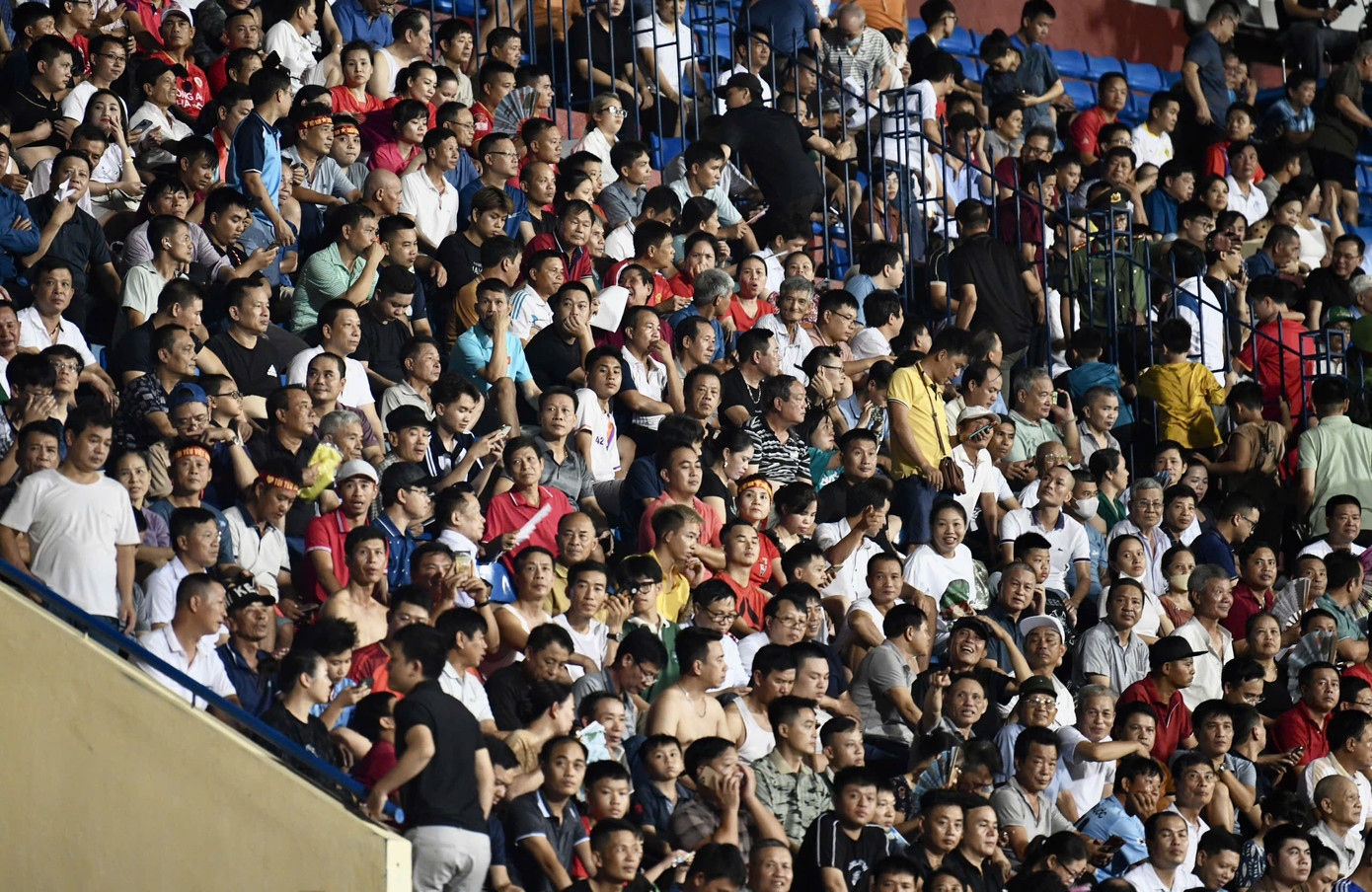 Sân Thiên Trường chật kín khán giả trong trận giao hữu giữa ĐT Việt Nam và ĐT Palestine hồi tháng 9/2023. (Ảnh: Như Ý) Sân Thiên Trường chật kín khán giả trong trận giao hữu giữa ĐT Việt Nam và ĐT Palestine hồi tháng 9/2023. (Ảnh: Như Ý)