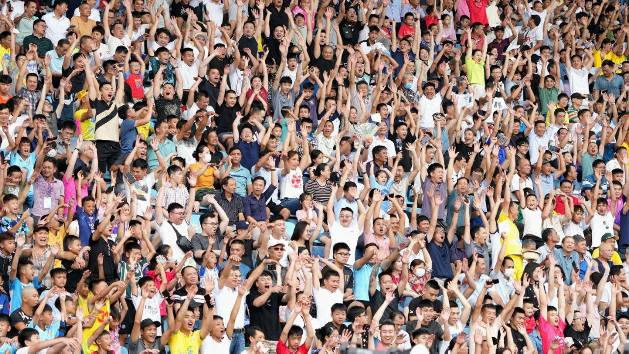 Người dân thành Nam nổi tiếng với tình yêu bóng đá cũng như mức độ cuồng nhiệt. (Ảnh: Mạnh Thắng) Người dân thành Nam nổi tiếng với tình yêu bóng đá cũng như mức độ cuồng nhiệt. (Ảnh: Mạnh Thắng)